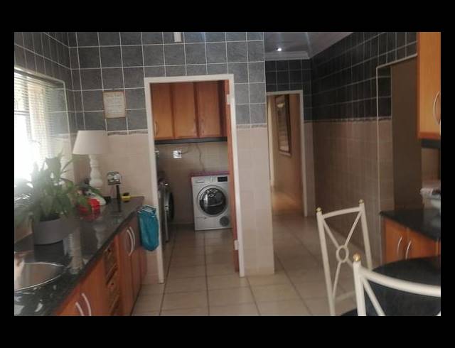 4 BEDROOM HOUSE FOR SALE IN GLENVISTA